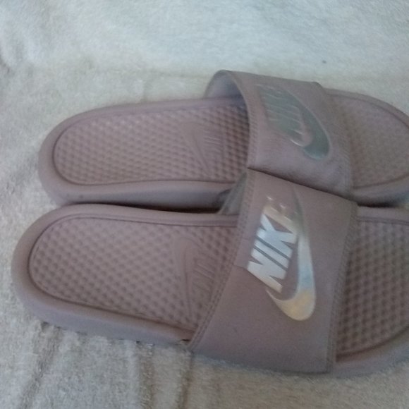 Nike Women Benassi JDI Cream Slides Sandals Comfortable Size 10 Spring Summer... - Picture 1 of 4